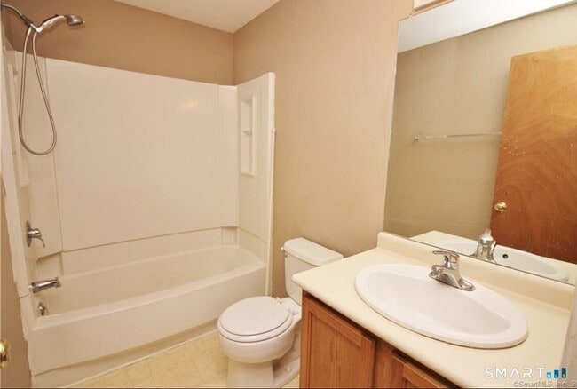 Building Photo - 37 Summersweet Dr