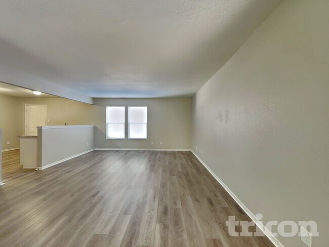 Building Photo - 1405 Bluestem Dr