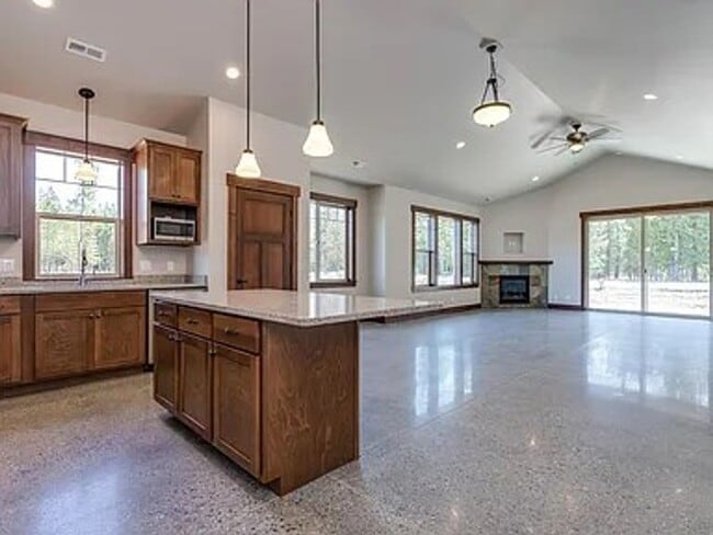 Building Photo - Executive Home in Dover Bay