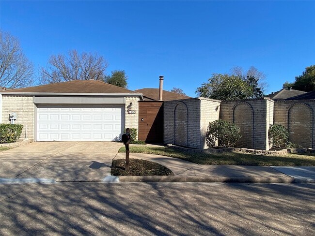 Building Photo - 8310 Spring Wind Dr