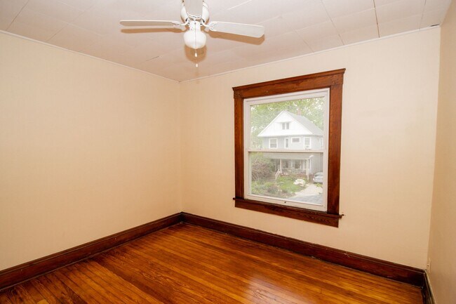 Building Photo - 3 bedroom home near Edgewater Park