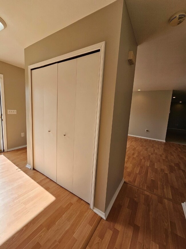 Building Photo - 3 Bedroom Ranch, 2 Full Bathrooms, 2 Car Garage. Large Master Bedroom, Living Room, Family Room, ...