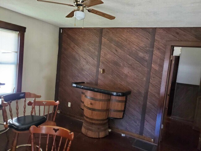 Building Photo - 1238 E Riverside Ave