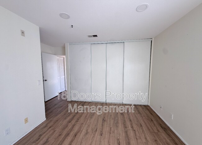 Building Photo - 5726 La Jolla Blvd