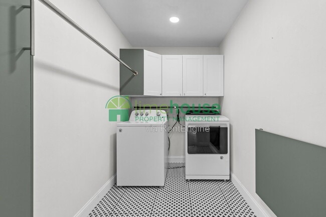 Building Photo - 948 Forest Lakes Cir