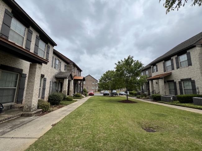 Building Photo - 2150 3rd Ct
