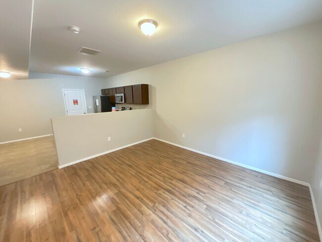 Building Photo - 3 Bedroom Townhome Available Near Barnes Rd & Peterson Rd!