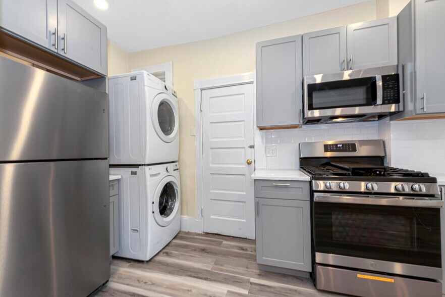 Building Photo - 46 Brackett St