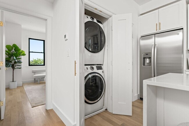 Building Photo - 100 Bennington St