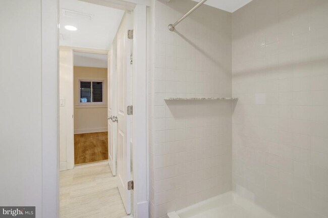 Building Photo - 6120 Beachway Dr