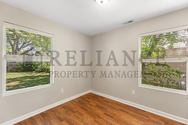 Building Photo - 1806 N Hood St