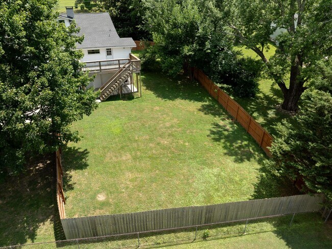 Primary Photo - Knoxville 37917 - 3 bedroom 2 bath - call ...