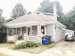 Building Photo - Pre-Leasing for Fall Semester 2026 - Walk to UK!