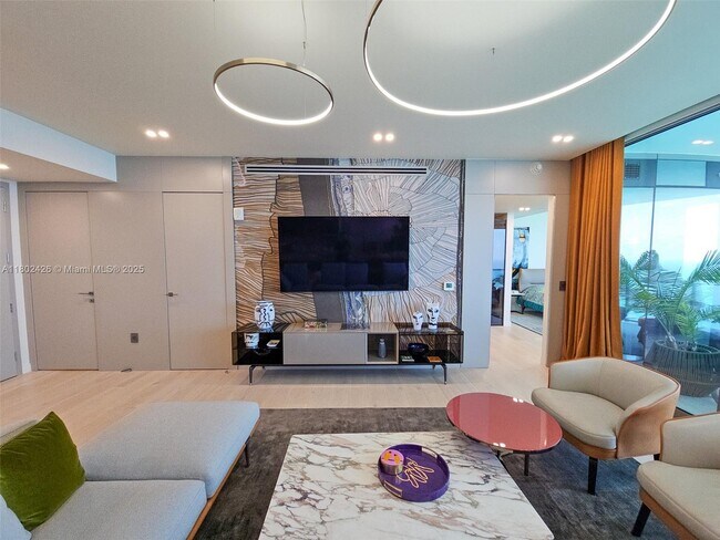 Building Photo - 15701 Collins Ave