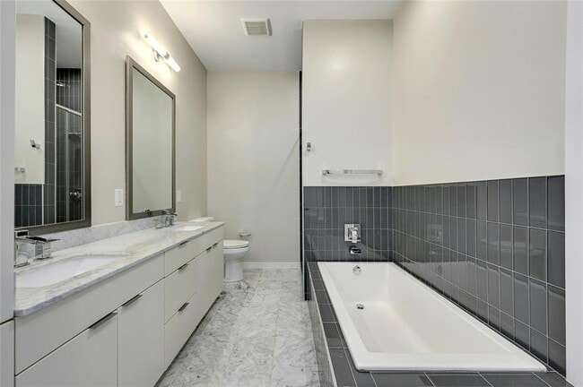 Building Photo - 207 W Johanna St