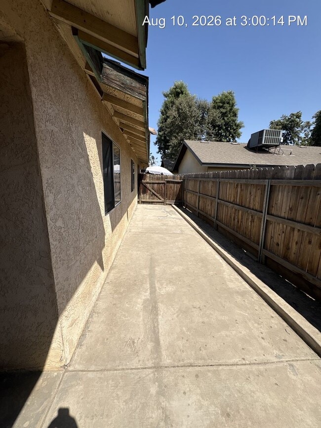 Building Photo - 975 N Lynora St