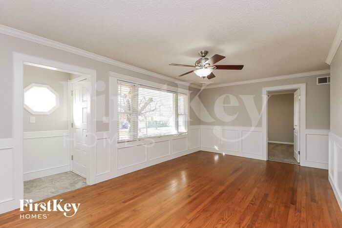 Building Photo - 5707 N Amoret Ave