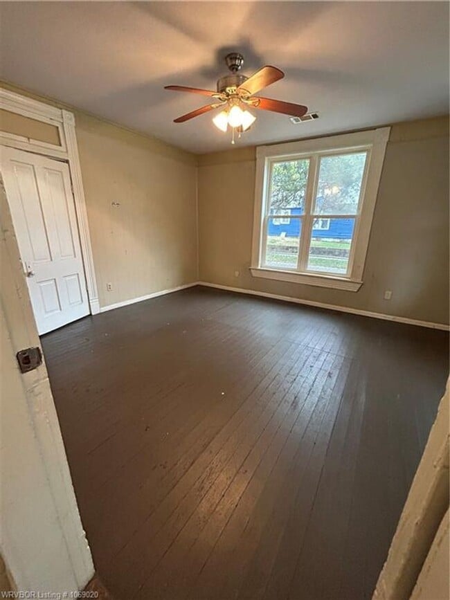 Building Photo - 600 S 17th St