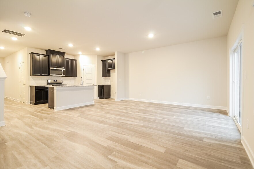 Building Photo - 210 Telford Dr