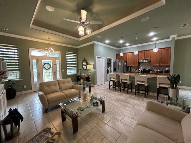 Building Photo - Elegant 3/2 in Oakmont