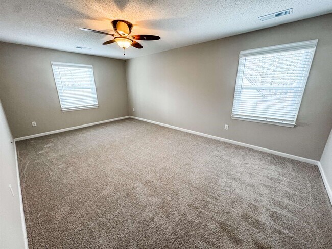 Building Photo - 2852 Leesburg Dr