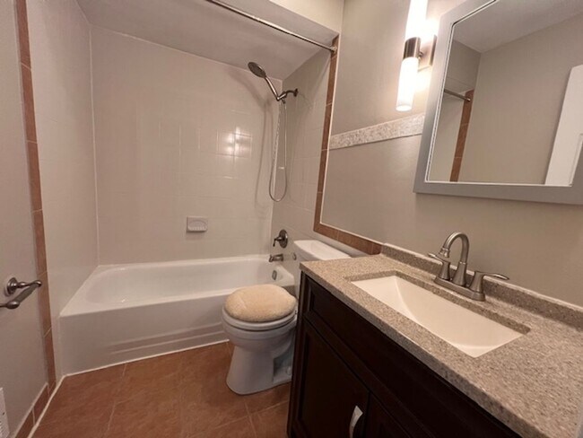 Building Photo - 8501 Westover Ct