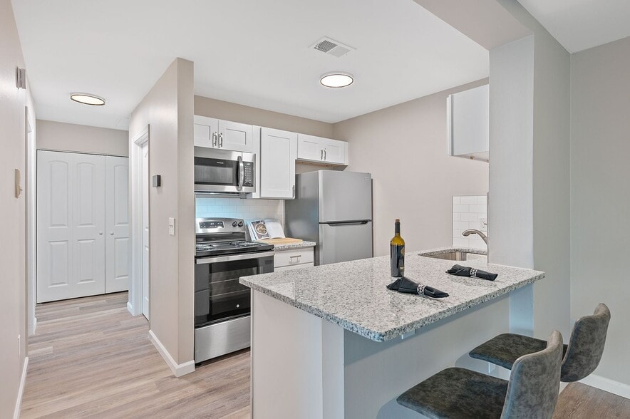 Interior Photo - 860 East