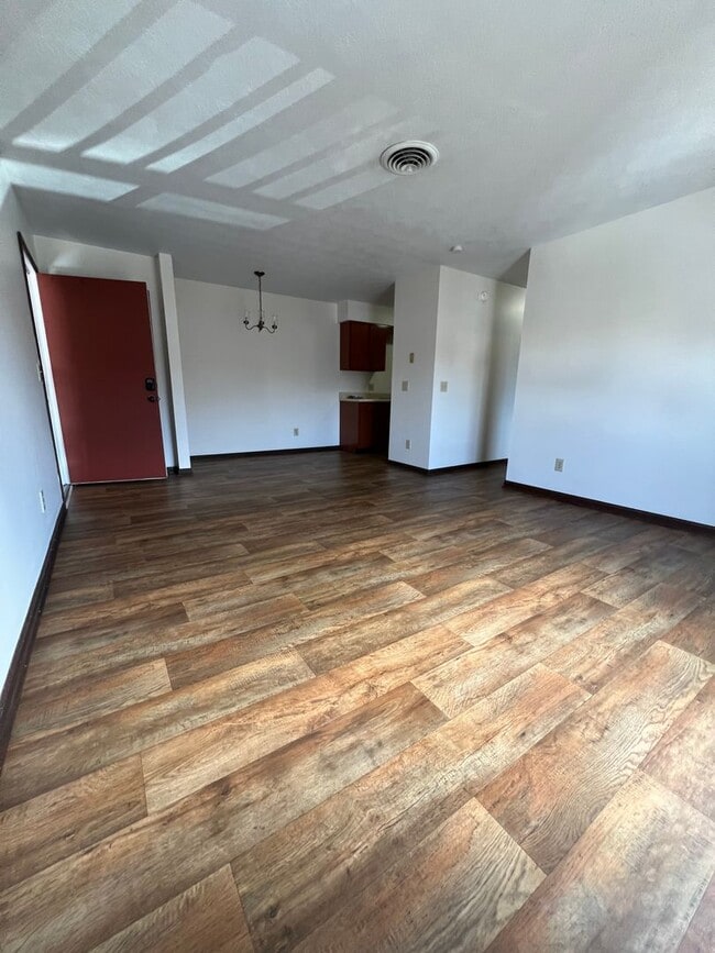 Building Photo - Apartment for Rent - Exclusive Leasing Special