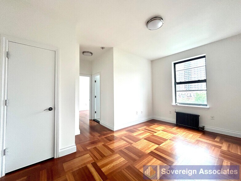 Building Photo - 607 W 137th St