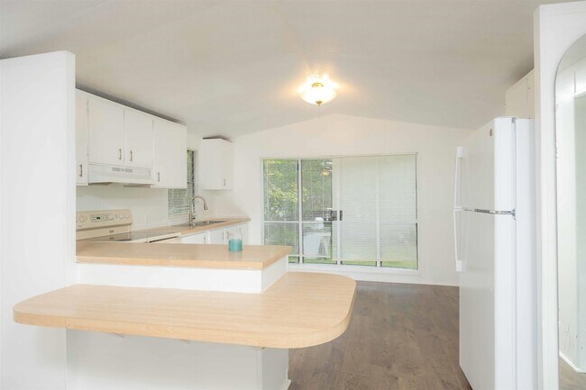 Building Photo - 7553 US-1