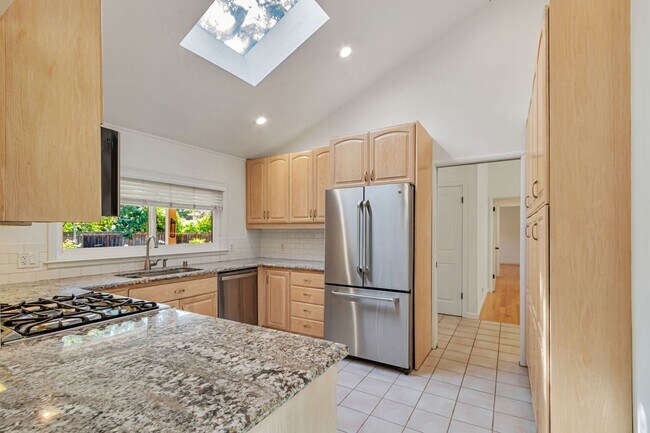 Building Photo - Fabulous 3BR 2BA Single Family Los Altos Home
