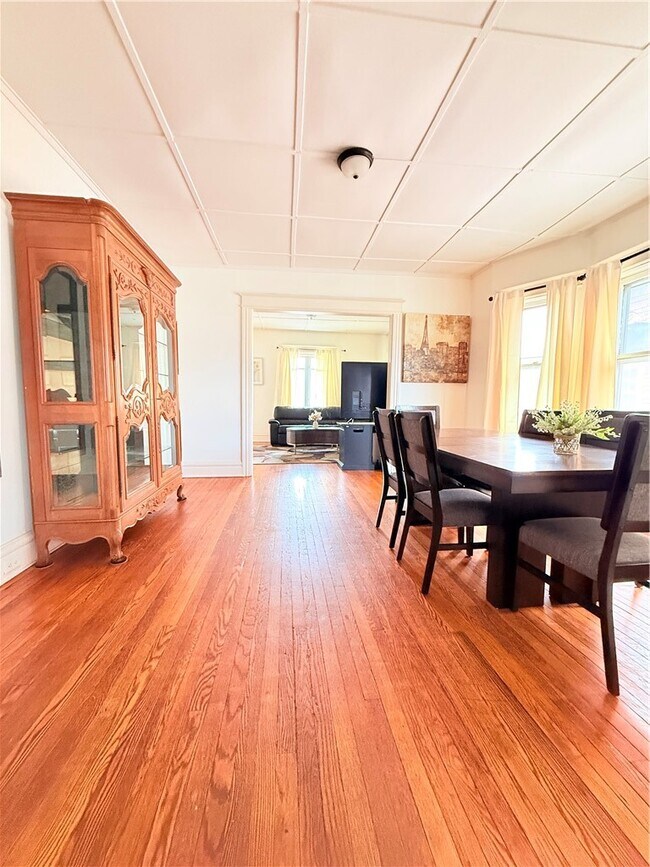 Building Photo - 948 Monroe Ave