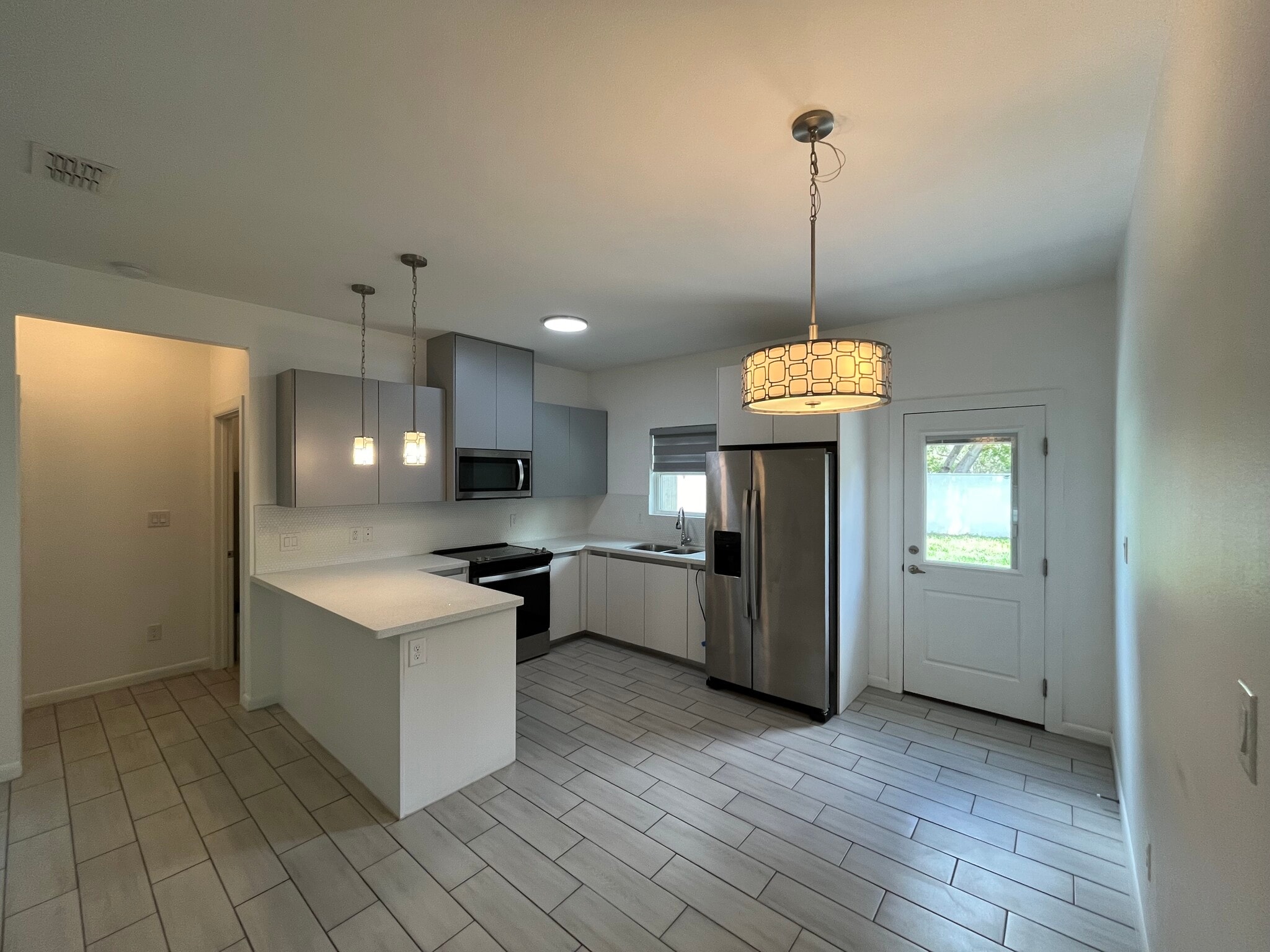 Kitchen - 1723 W Marlin St