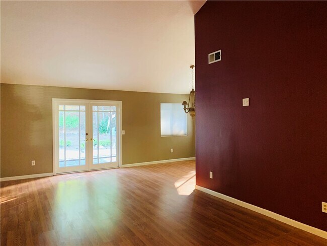 Building Photo - 23665 Meadcliff Pl