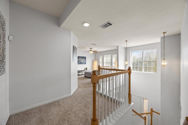 Building Photo - 2109 Zoa Dr