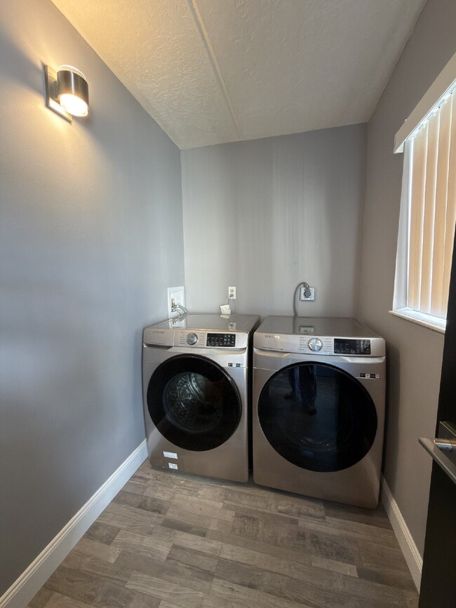 Building Photo - Wickham Road Condo