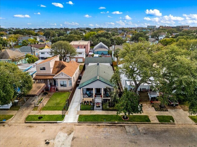 Building Photo - 3715 Avenue O 1/2