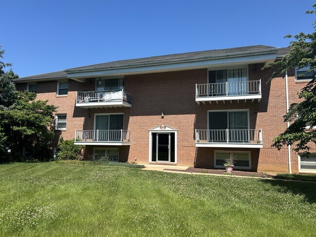 Building Photo - 101 N Edgewood Dr