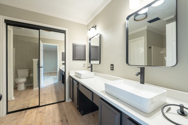 Building Photo - 16817 Brookwood