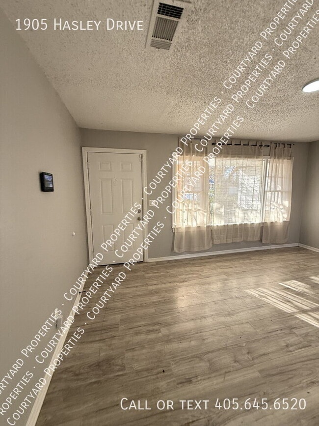 Building Photo - 1905 Hasley Dr