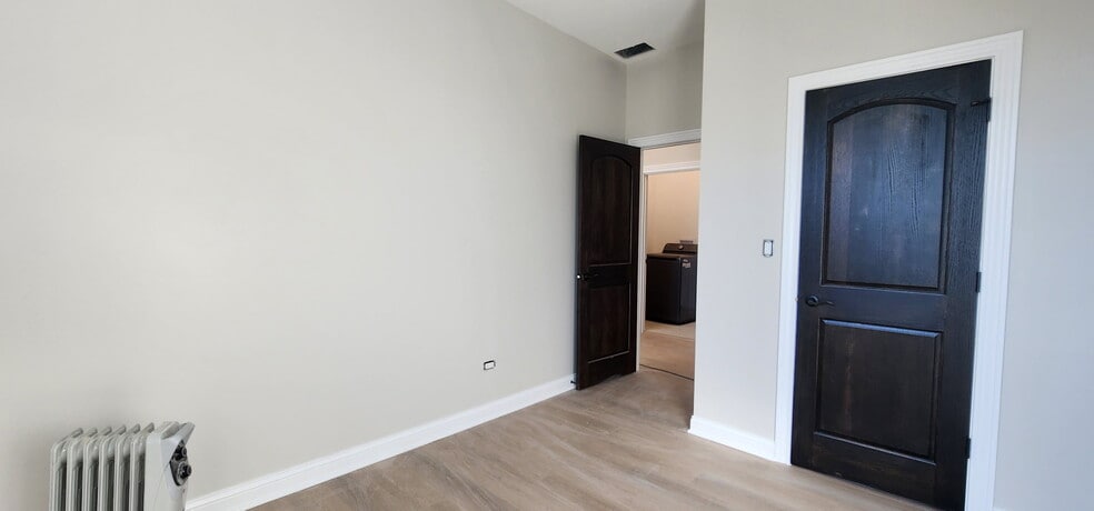 Building Photo - 2552 S Central Park Ave