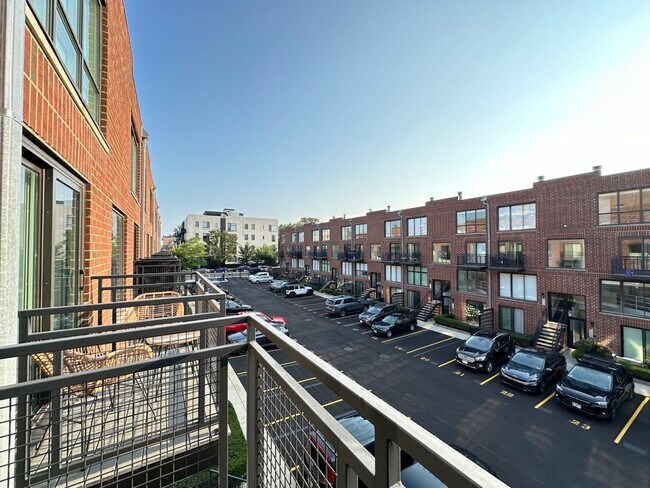 Building Photo - 941 W Grace St