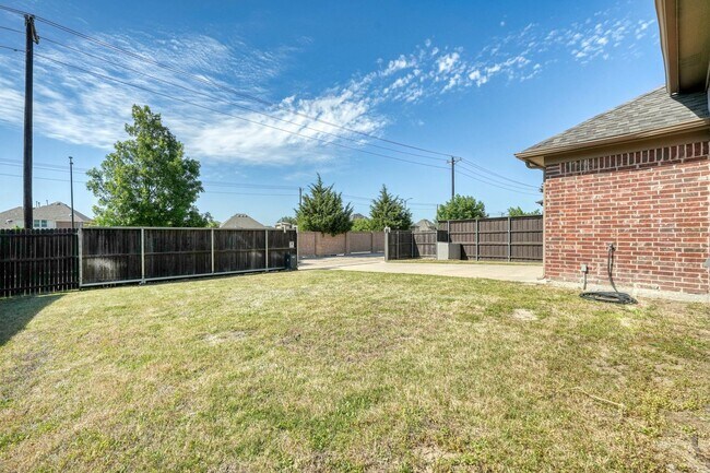 Building Photo - Welcome to this beautiful 4-bedroom, 3.5-b...