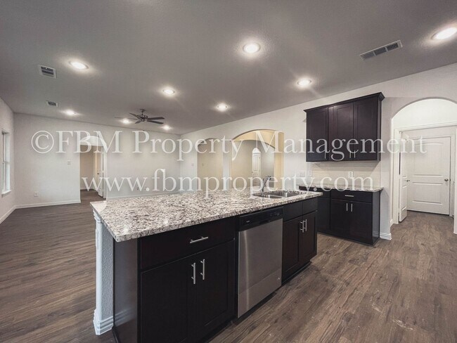 Building Photo - 655 Excelsior Dr