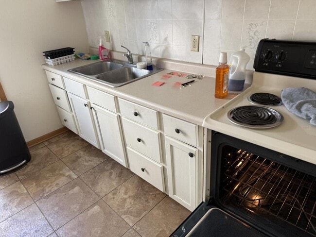 Building Photo - 906 Vine St