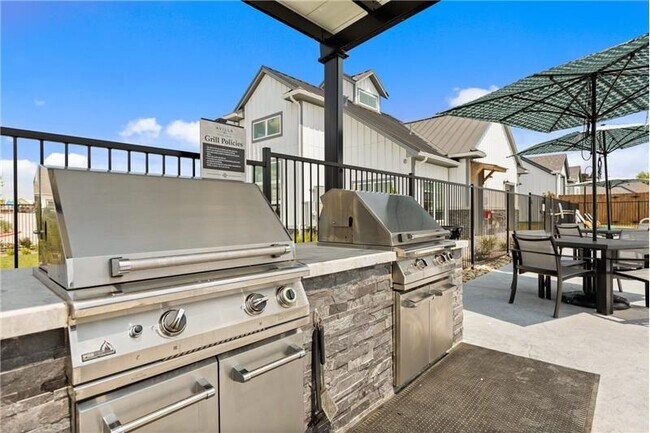 Building Photo - 8581 Creekfield Dr