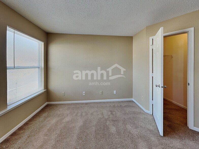 Building Photo - 6765 W Littleton Dr