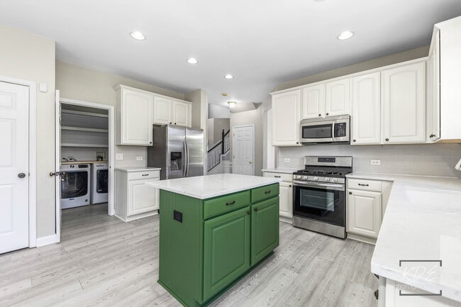 Building Photo - 2612 Lundquist Dr