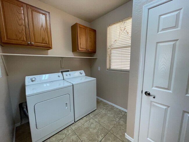 Building Photo - 1728 Colton Dr