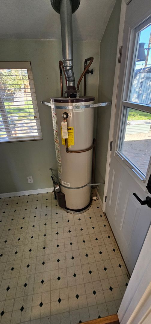 Building Photo - For Rent 2 Bedroom 1 Bathroom 1 Car Garage